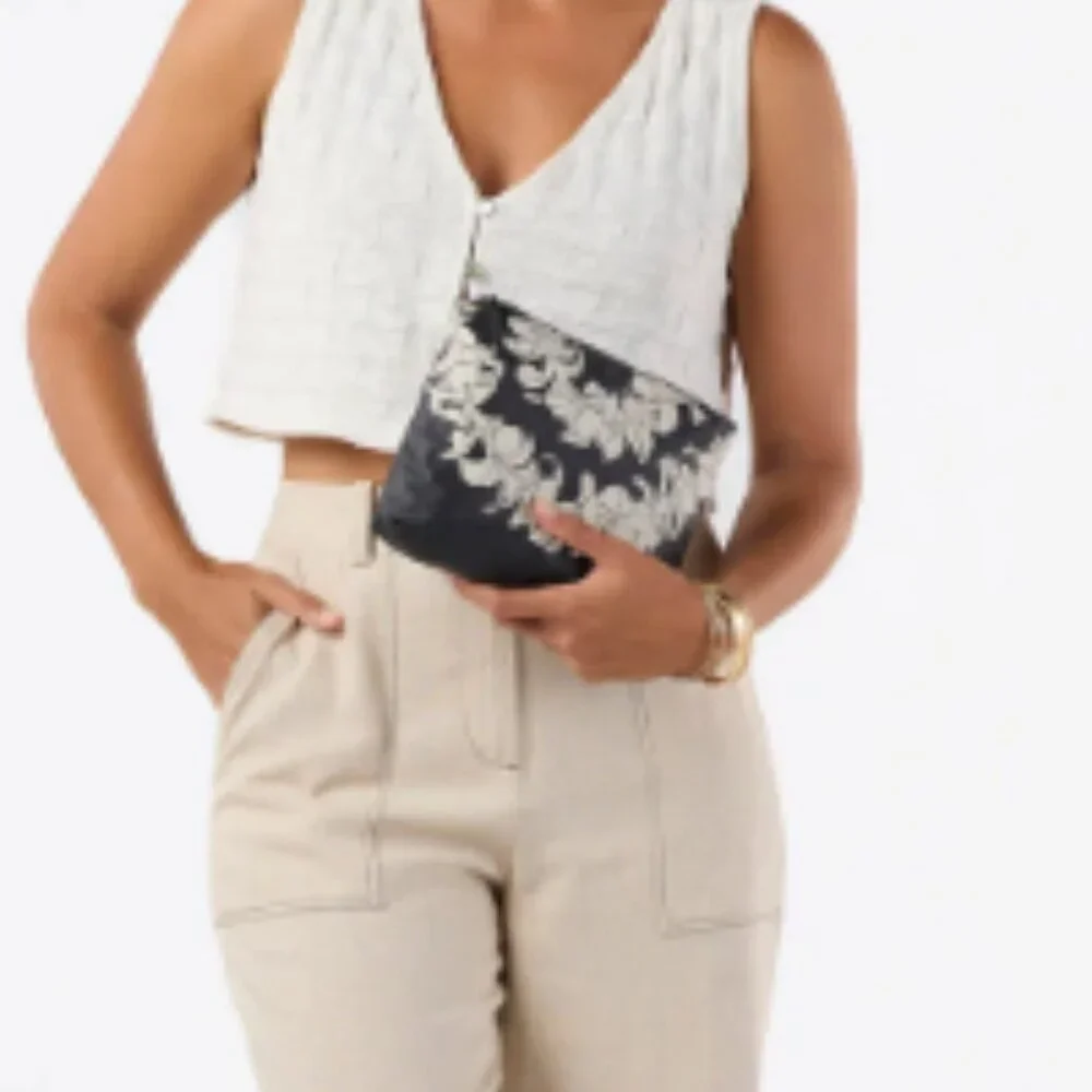 Small Pouch Plumeria Lei  NWT - Picture 2 of 5